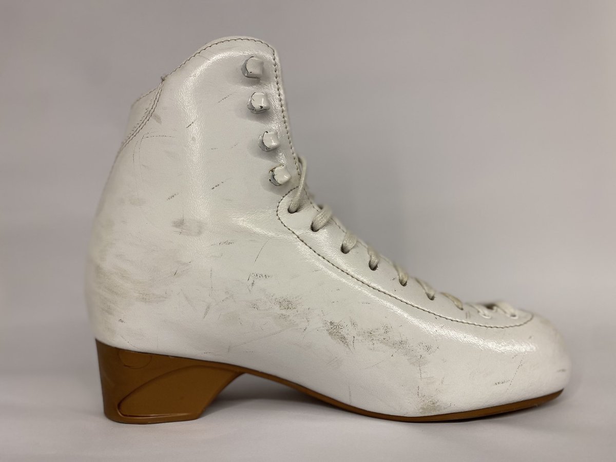 wjsncart's tweet photo. left boot https://t.co/hHLgBDbcXo