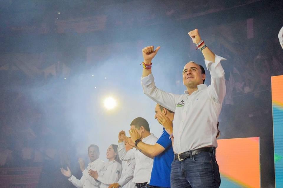 RONOFRE58's tweet photo. Esta tarde acompañe a mi amigo Manolo Jiménez Salinas al evento región laguna #PaDelanteCoahuila 

En equipo tenemos la experiencia, la juventud y la capacidad de llevar a #Coahuila al siguiente nivel

Este próximo 4️⃣ de junio ¡VAMOS A GANAR! https://t.co/dX4B0LZs8e