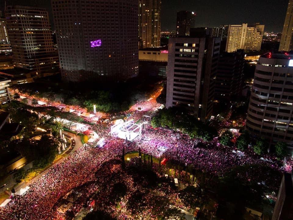 theIeonor's tweet image. happy anniversary, miting de avance 🌸✊🏻