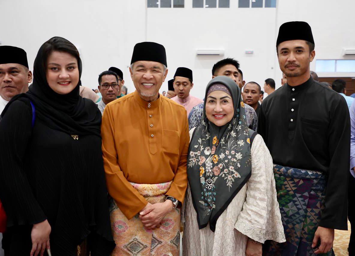 Terima kasih kepada ribuan yang sudi hadir ke Majlis Rumah Terbuka Aidilfitri Parlimen Bagan Datuk semalam! 

Harap semua dapat menikmati juadah yang disediakan &amp; saya ingin mohon maaf sekiranya ada sebarang kekurangan atas penganjuran rumah terbuka kali ini.