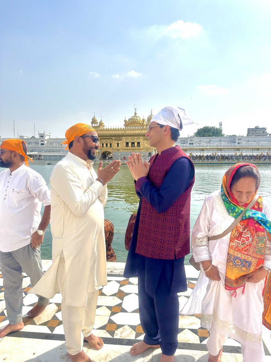 darshanaulakh's tweet photo. Karam Hovai Sathiguroo Milaaeae ਕਰਮੁ ਹੋਵੈ ਸਤਿਗੁਰੂ ਮਿਲਾਏ #dhangururamdasji #greatman #greatchef #greatdirector @TheVikasKhanna #DarshanAulakh https://t.co/lAoYDshdPU