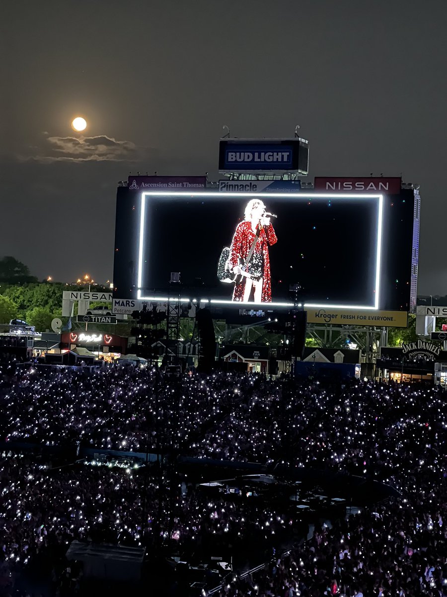 Full moon tonight for the #ErasTourNashville