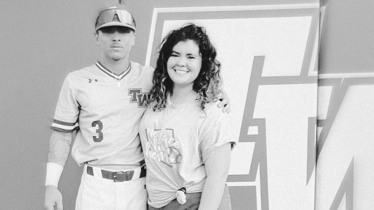 dlproductionss's tweet photo. Happy Graduation Day to 4 of my favorite people! So incredibly proud of each of you and I can’t wait to see what’s next for you! 

But first, you still have so much to play for! Lets get it 🤙🏼⚾️ https://t.co/yz9AC6hali