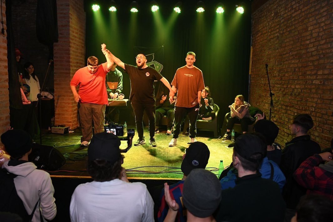 InfoFreestyle2's tweet photo. ¡Clasificados! 🏅
El día de hoy se realizó la Insert Beat 🇦🇷 donde los finalistas fueron Cobe y Grippo.
Cobe se clasificó a la Final Nacional de Fénix Freestyle (20.000pts) mientras que Grippo se clasificó a la Final Nacional de Talento del Asfalto (10.000pts)
#InsertBeat 🇦🇷 https://t.co/ZCtbPS4p6a