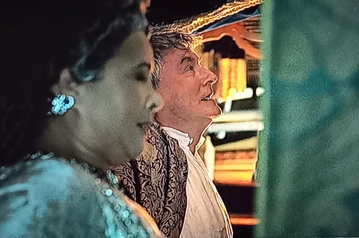 KarinaGF2023's tweet photo. #ReinaCharlotte
#QueenCharlotte 
No estoy llorando. No..
Maldito romanticismo ! https://t.co/FjQmAtQbiV