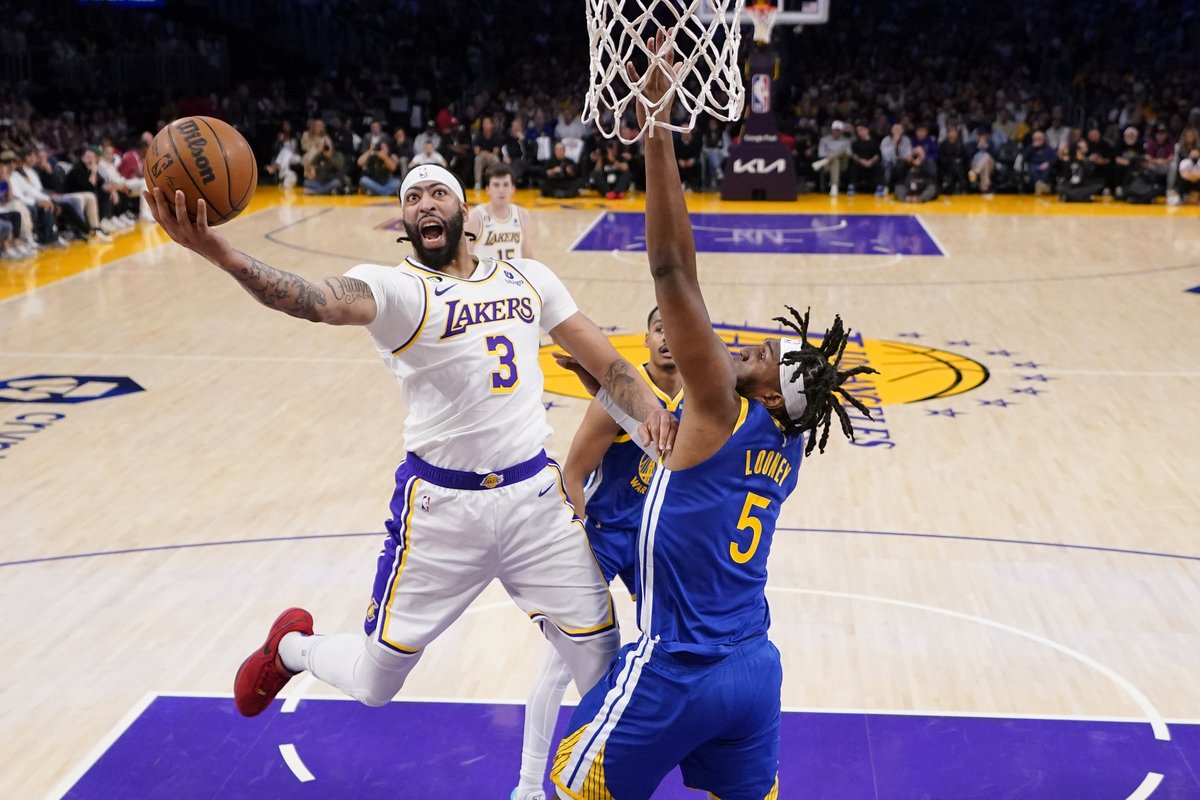 BleacherReport's tweet photo. AD showed up tonight 😤

25 PTS
7-10 FG
13 REB
4 BLK
3 STL https://t.co/zqCfEBloIh