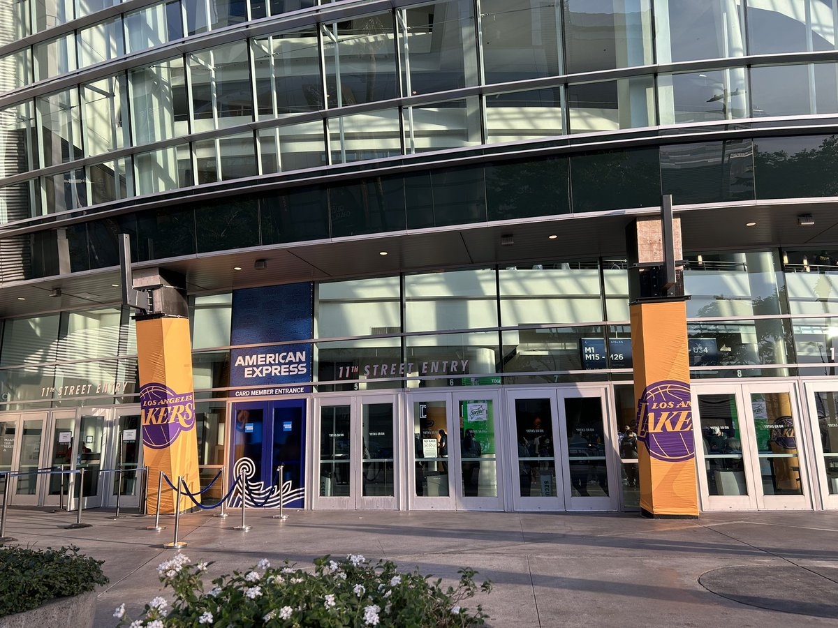 MeilynnShi's tweet photo. Highlights from a great day:

- Dr. Fischbein on transfer vs tx of pts with acute type A dissection
- Dr. Babliak on left anterior mini-thoracotomy for CABG and MVR
- Dr. Bolling on remembering TVR during MVR 
- All the clout concentrated in DTLA tonight 🫀🏀

@AATSHQ #AATS2023 https://t.co/i92Zx72Zfi