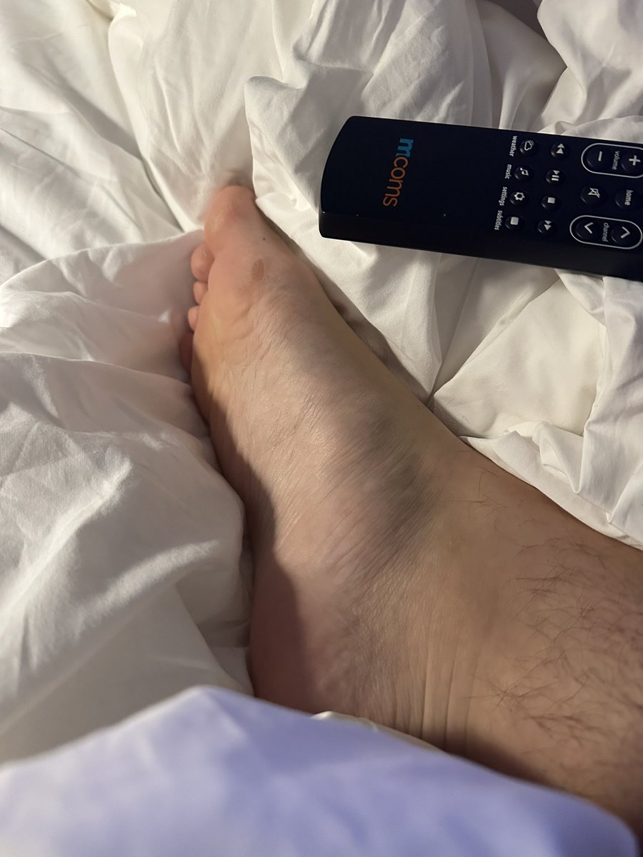 fookin_joke's tweet photo. #footfetishnation #barefoot #footphotography #footselfie #footobsessed #footonlyfans #onlyfans #footlife #gay #feet #feetforsale #Daddy #Lad https://t.co/NwQmgvhrT2