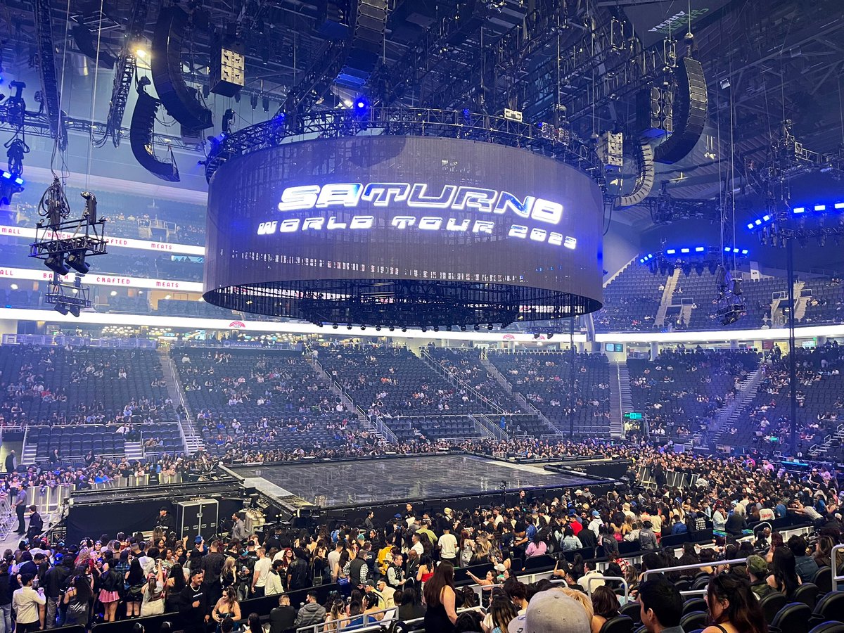 BeastModeManny's tweet photo. Here ready for @rauwalejandro @JABBAWOCKEEZ Saturno Tour at the Climate Pledge Arena @Do206 #dostuffmore https://t.co/1w0mLlnUaK