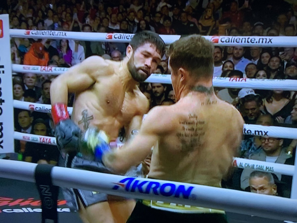 BoxXNChamps's tweet photo. Ryder looking like Evil Canelo #CaneloRyder #CaneloRyderlive https://t.co/SYB6X6s11W
