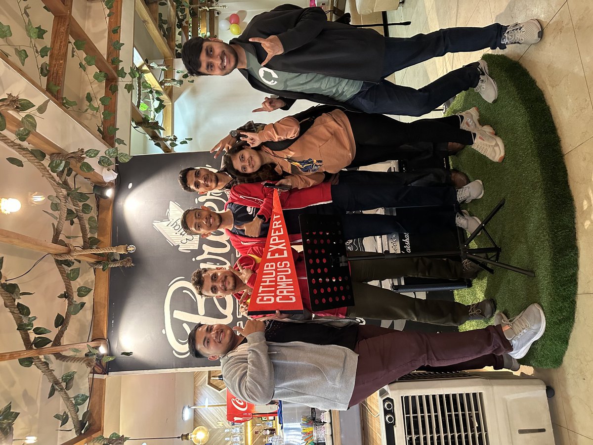 sagaruprety9's tweet image. Cherry on top: Meetup with the new Campus Experts from Nepal and the fabulous DeerHack organizing team 🇳🇵🚩
#GitHubCampusExperts
