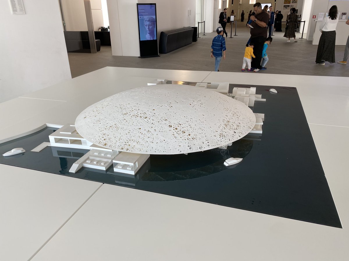 ジャン・ヌーブルさんの作品　三個目見れました。
1 Torre Agbar バルセロナ
2 National Museum of Qatar ドーハ
3 Louvre Abu Dhabi アブダビ
1は写真なしです。