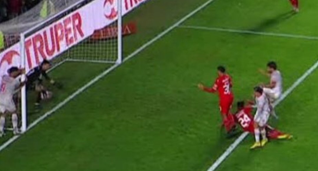VascoGorrocha's tweet photo. A #Independiente le dieron un penal que no fue y a #AAAJ no le dieron este gol. Pero el Rojo está en modo MUFA y ni así pudo ganar. 

No recuerdo un equipo con tantas ayudas para salvar la categoría. Creo que hay un 2 % de chances de descenso, menos de la que se lleva Maratea. https://t.co/C4nLNUay0g