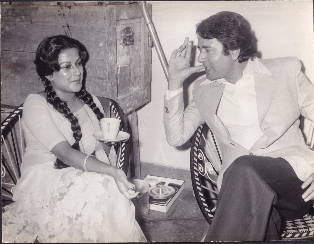 Moushumi Chatterjee with Navin Nischol on the sets of Tumhari Kasam (1978)

#moushumichatterjee #navinnischol #70s #bollywoodflashback