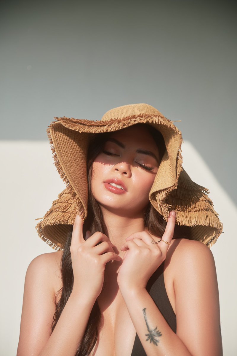 camilltrinidad's tweet photo. She's 25 https://t.co/PNVAEO6HTV