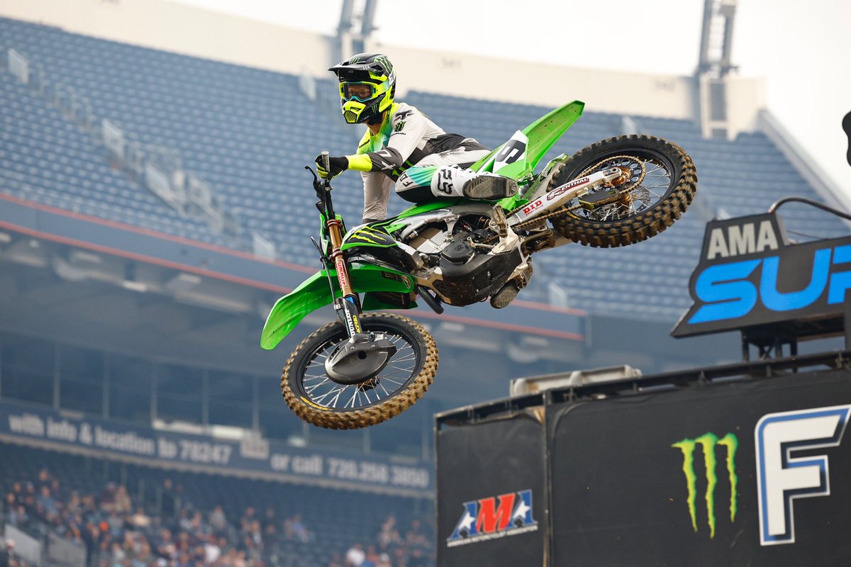 RaceKawasaki's tweet photo. 450SX Main Event 🏁

@AdamCianciarulo showed his race winning speed with an impressive main event performance en route to securing his first podium of the 2023 season with third-place finish. 

#RaceKawasaki #TeamGreen #RaceKX https://t.co/UXBVSsszGq