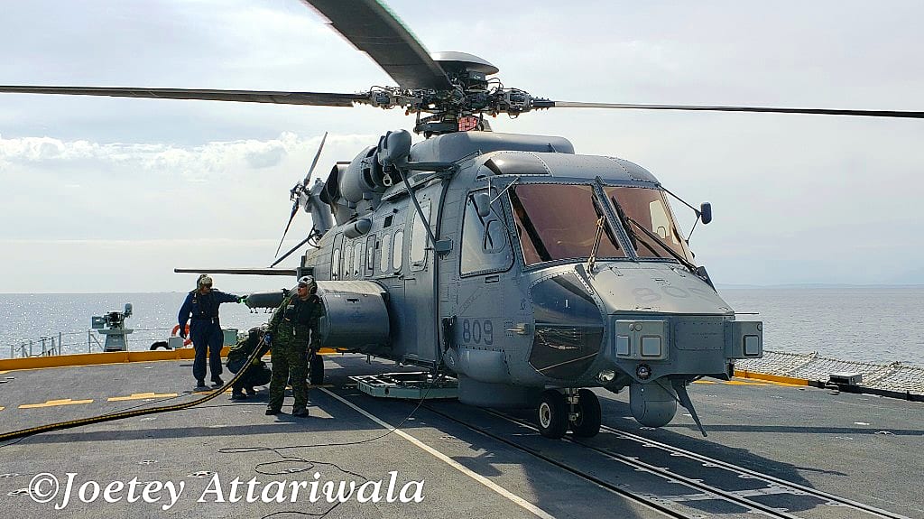 A CH-148 Cyclone helicopter assigned to 443 Squadron of the #RCAF is seen on the flightdeck of #hmcsottawa while operating in the Strait of Georgia. The squadron and ship are conducting workups prior to deploying for Operation Horizon later this year.

#AirForce #RCN #Navy