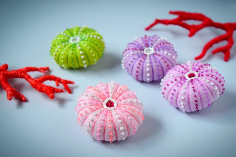 ウニ殻様。来月の企画展用。

Sea urchin brooches for an exhibition in Japan next month.

#ウニ #ブローチ #フェルト #サンゴ #ビーズ #水島ひね #hinemizushima #seaurchin #fiberart #brooch #felt #beads