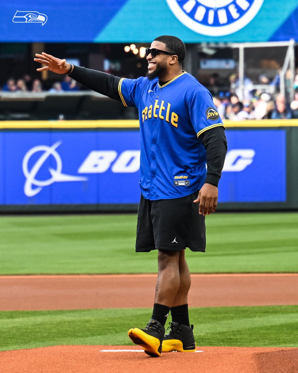 Seahawks's tweet photo. Bwagz at the ball park. ⚾️ https://t.co/LTQfVGi8h0