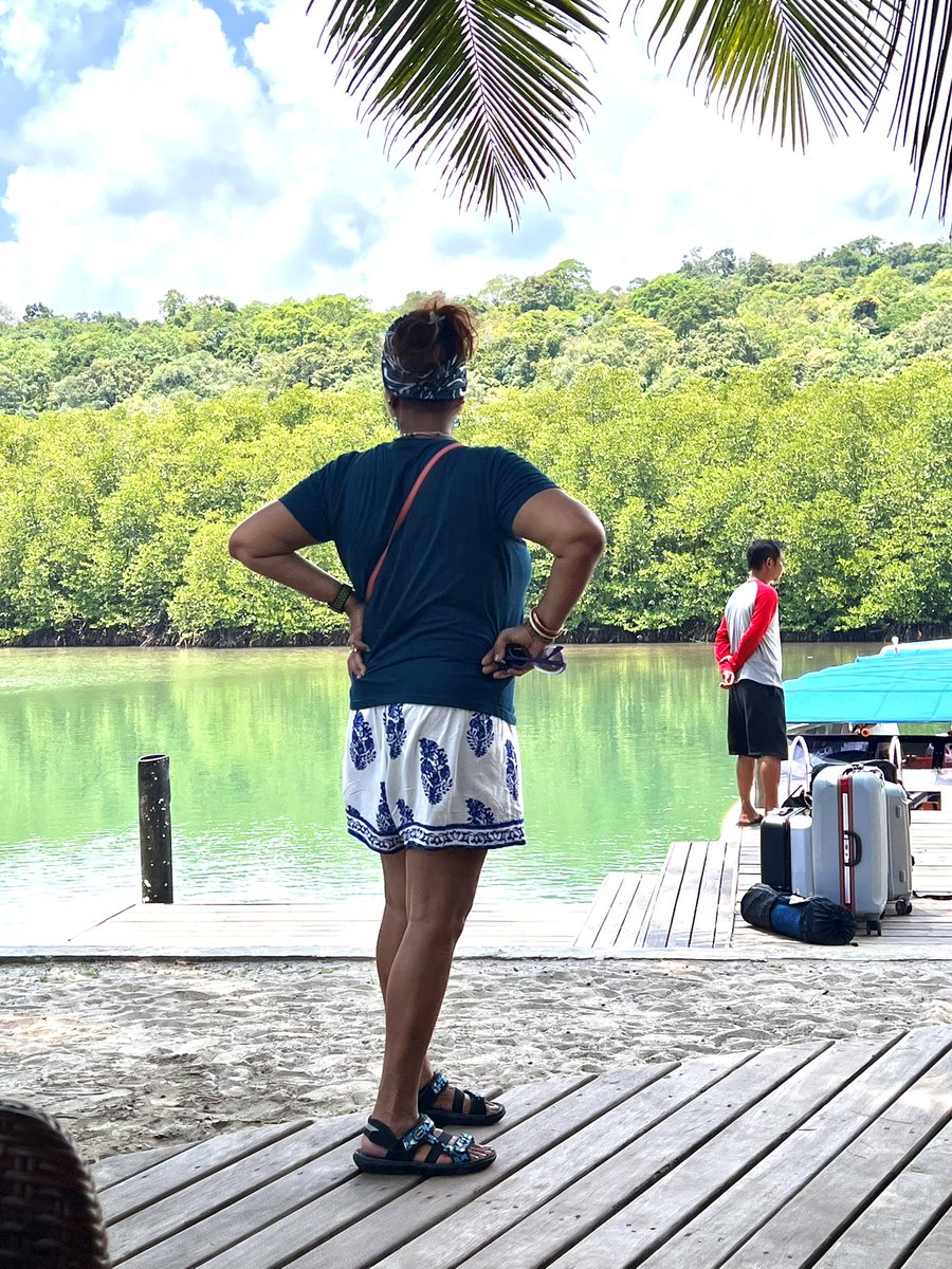 Kamnats's tweet photo. On a ferry- leaving El Paradiso, playing Wordle &amp; listening to Badshah Essentials 😆👌🏽🤩 

Life’s moving, it’s truly in moments that one finds meaning, not in long spells &amp; reminiscing alone. ✅ https://t.co/htll2AuSvH