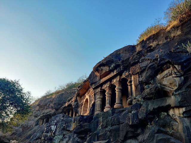 theuntold_s's tweet photo. My article this week @lokmat times NashikFirst. A Place Called Nashik covering lesser known facts of #Panduleni
#Nashik #heritage #Satvahana #ancientindia #rockcut #architecturalmarvel #Deccan #Buddhistcaves #ASI #archaeologicalsurvey https://t.co/8YzODRFY4A