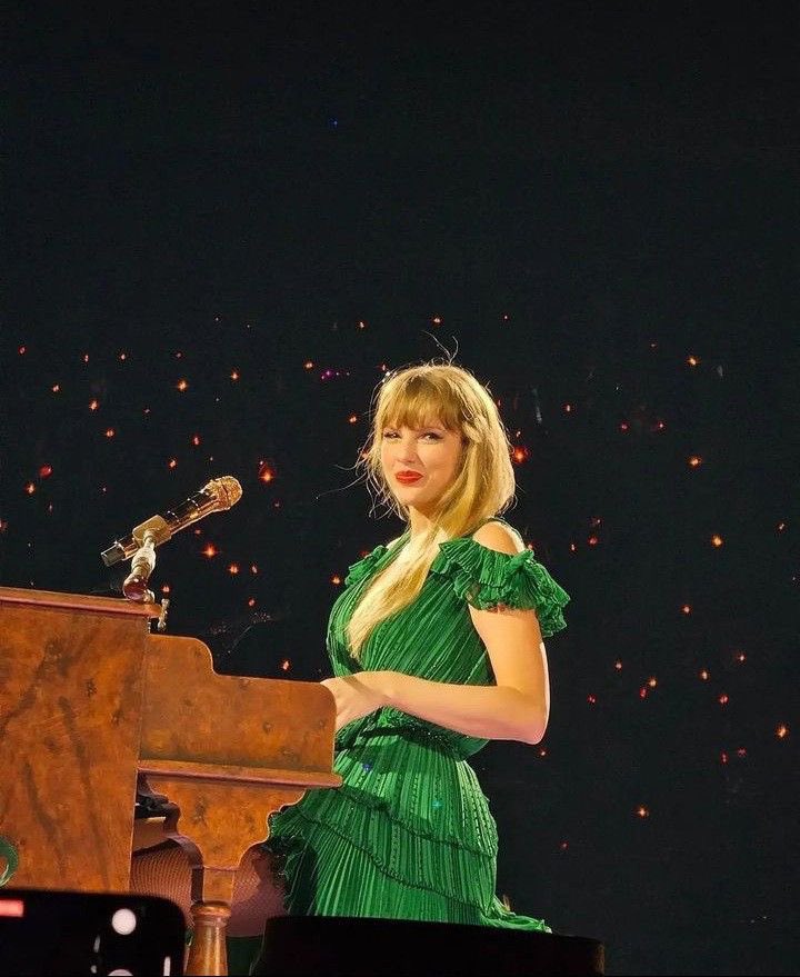 tswift_mx's tweet photo. En mis 15!!!!!a ver quiero ver a los colapsad@s
#NashvilleTSTheErasTour #NashvilleN2 #fiftten #FearlessTaylorsVersion https://t.co/0B0OB4Au0R