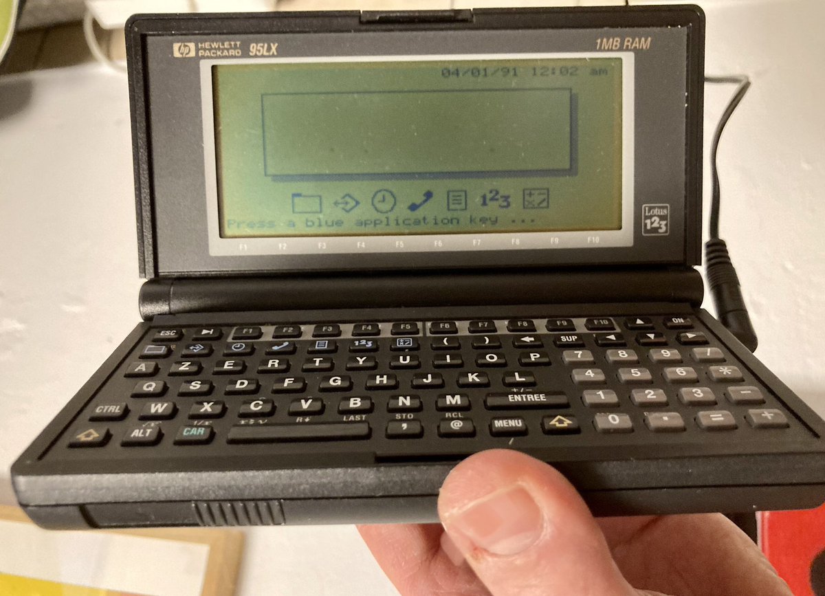 FICFIK's tweet image. Hey look what I found in my old room parents house 😎 I love what I see 1991 🤣 #lotus123 #oldcomputer #minicomputer #hightech #hp95lx