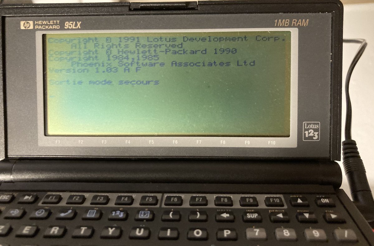 FICFIK's tweet image. Hey look what I found in my old room parents house 😎 I love what I see 1991 🤣 #lotus123 #oldcomputer #minicomputer #hightech #hp95lx