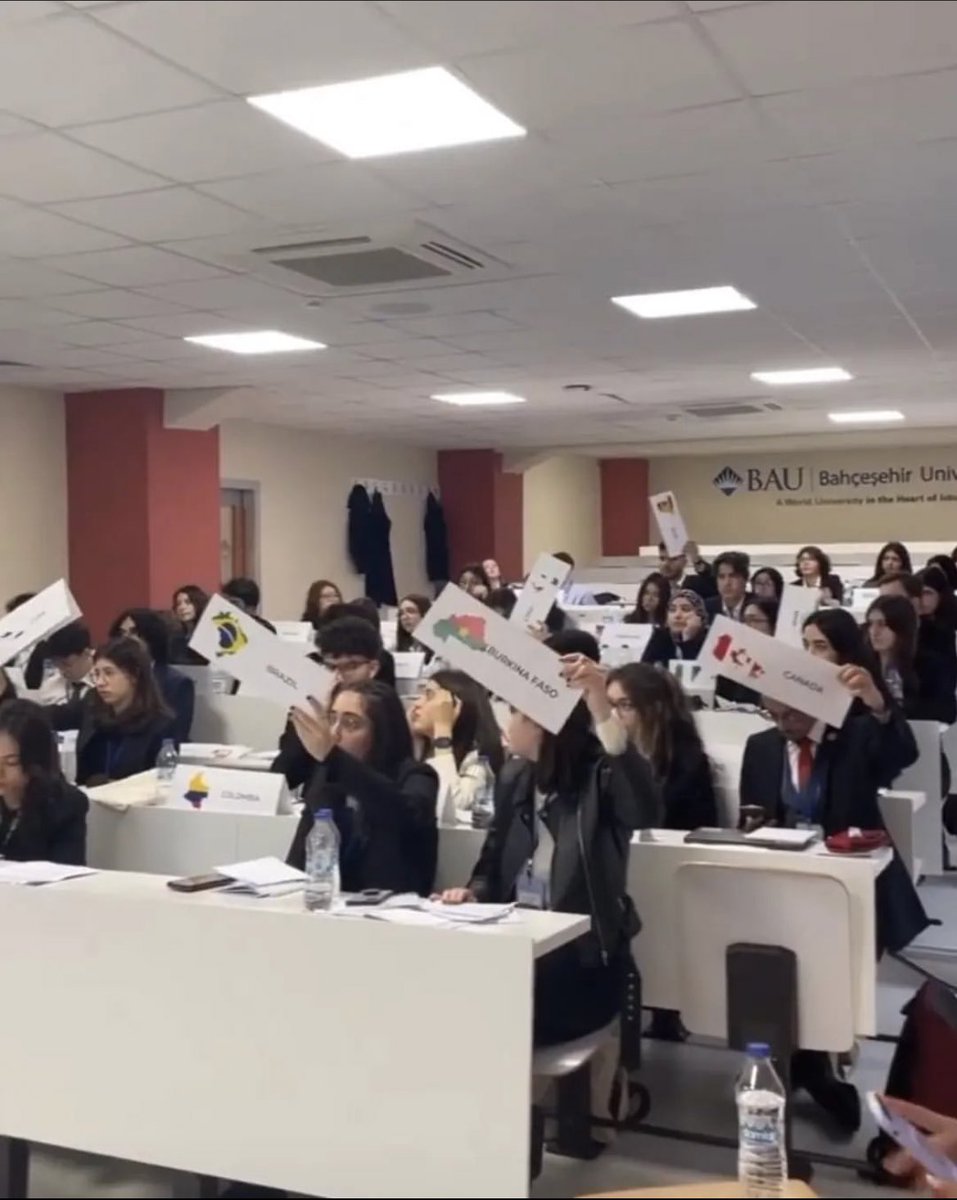 asyamun's tweet photo. BAUMUN DAY 1 🥳
Good luck to our club members who have joined. We wish you lots of fun and success.💙 https://t.co/bqiGrFU6ii