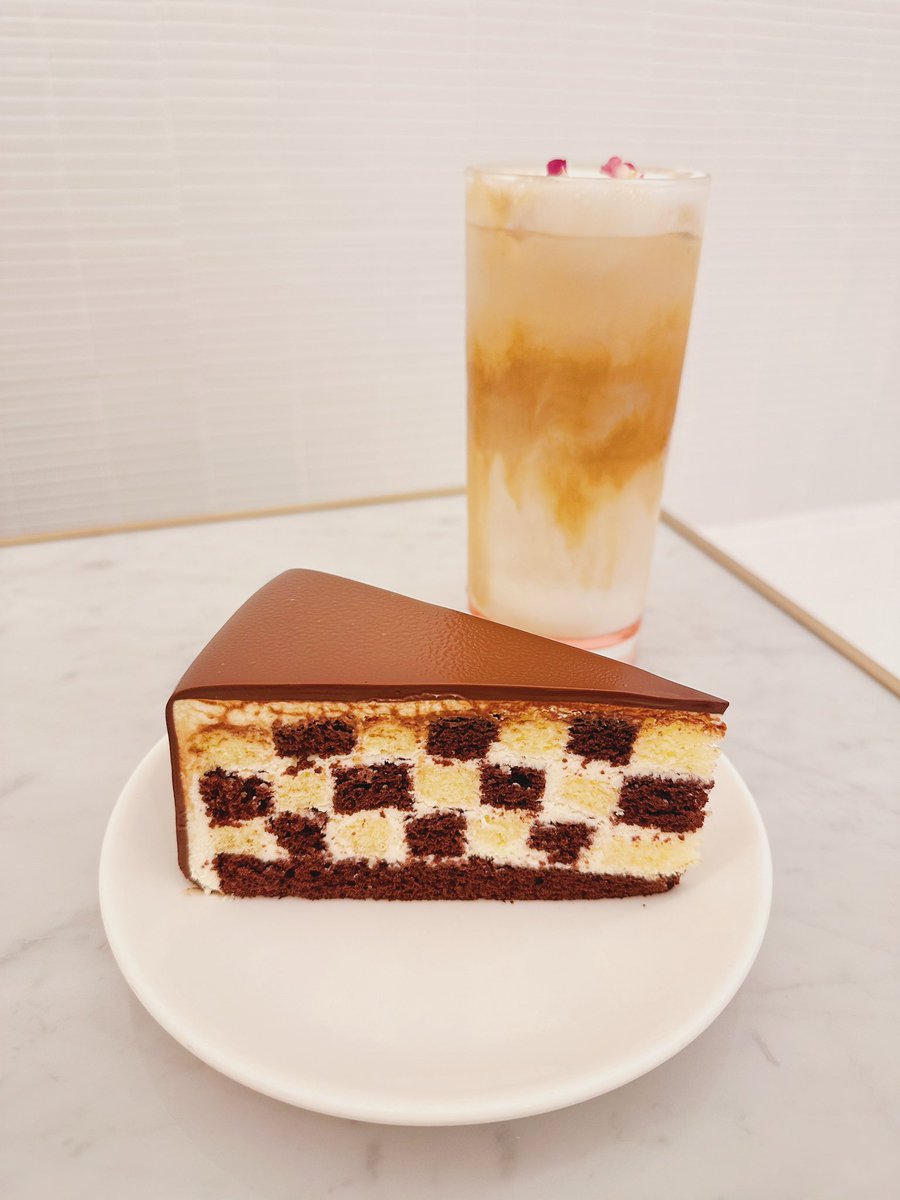 How’s your Sunday? I’ve been craving to have cake for awhile and am so happy I finally get to eat it hehe 😍