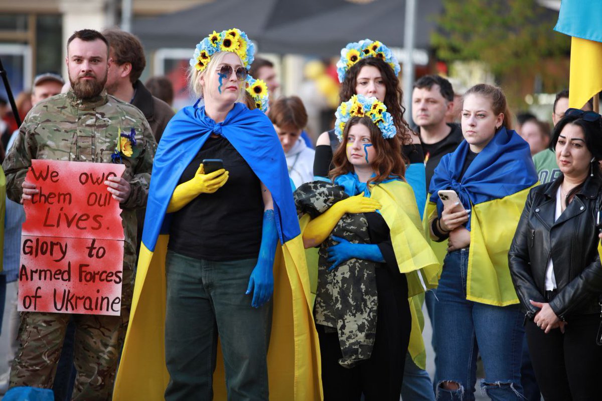 Tamrico2022's tweet photo. #M0605 #Muenchen #StandWithUkraine 🇩🇪🤝🇺🇦
#StopRussiaNOW https://t.co/op8qKRwR2b