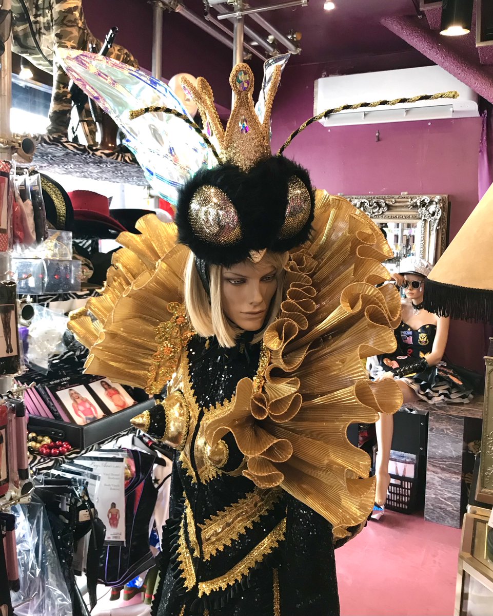 vftq12shop's tweet photo. 🐝👑QUEEN BEE👑🐝
•
3月のキララちゃん8周年イベント用に制作したQUEEN BEE🐝👑
彼女のアイデアとパワー人間力で素晴らしい作品になりました🙌🙌
•
#望月きらら #8周年 #ステージ衣装 #女王蜂 #ストリップダンサー #vftq https://t.co/TgFL9Jhj3y