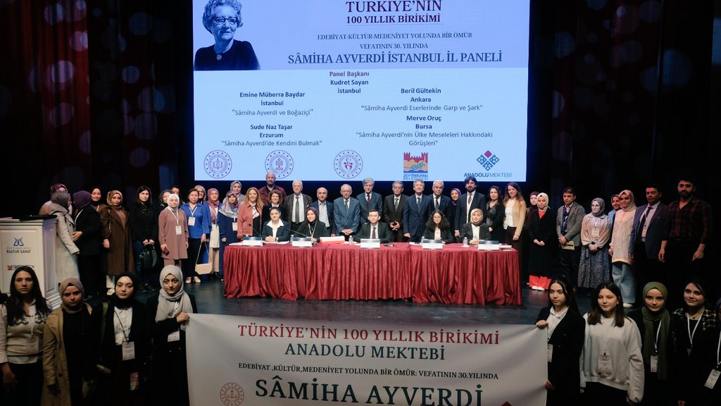 ✍️İl Müdürlüğümüz ve Anadolu M. işbirliğiyle"Edebiyat,Kültür,Medeniyet Yolunda Bir Ömür:Sâmiha Ayverdi" açılış paneli ülkemizin farklı şehirlerinden ve İstanbul'dan öğretmen ve öğrencilerimizn katılımıyla ZKS'de gerçekleştirildi.
<a href="/prof_mahmutozer/">Mahmut Özer</a> 
<a href="/memleventyazici/">Levent Yazıcı</a> 
<a href="/AkhanMustafa/">Mustafa AKHAN</a>