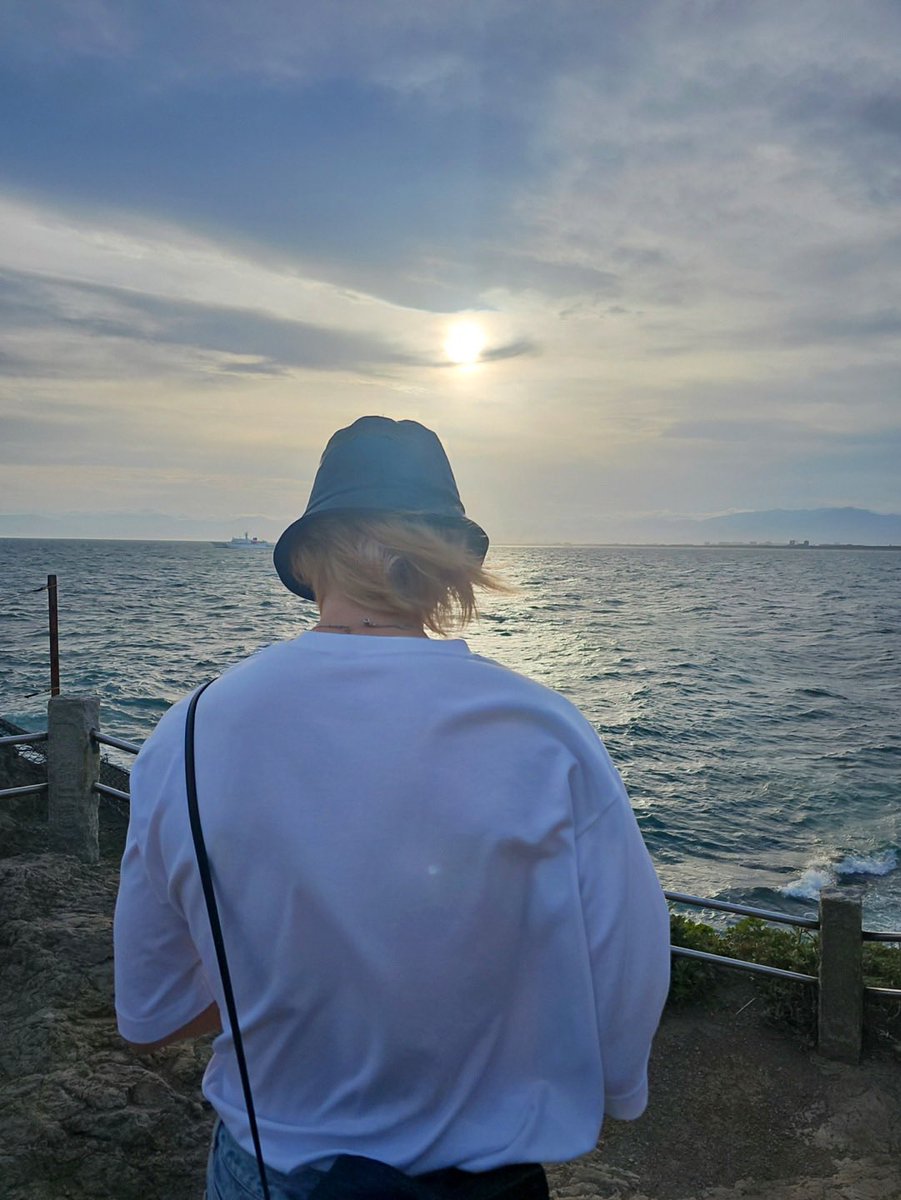 0325journals's tweet photo. 🐥🫧 “y/n… today’s sunday, what’re you doing, are you busy?” https://t.co/1Sdcq0N4dj