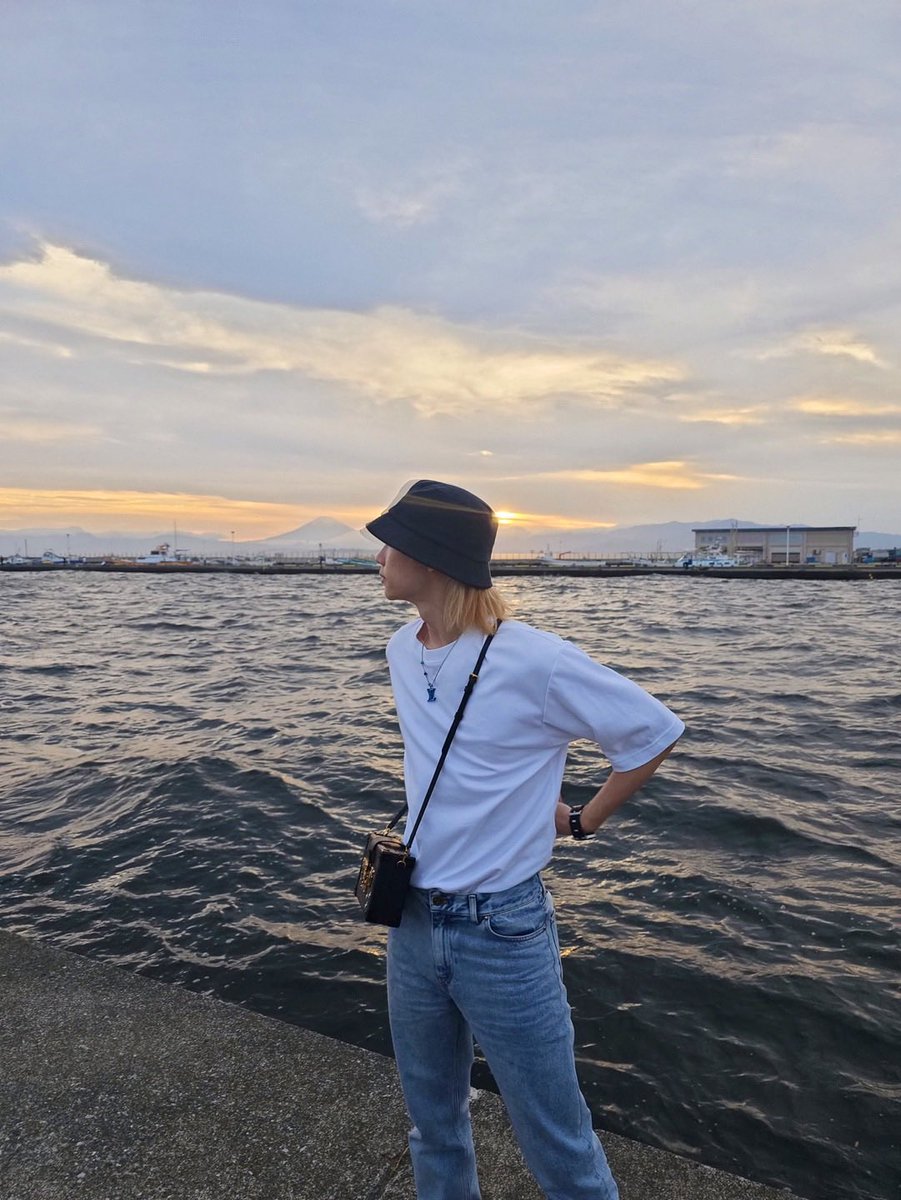 0325journals's tweet photo. 🐥🫧 “y/n… today’s sunday, what’re you doing, are you busy?” https://t.co/1Sdcq0N4dj