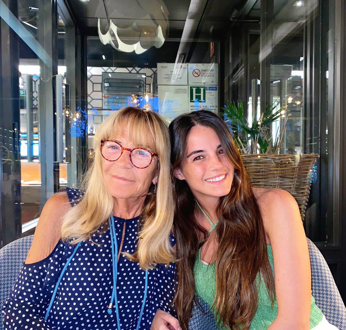 Pilar Feldmann, mujer, esposa, amiga, madre y abuela, esa persona extraordinaria que todos quieren mantener en su vida, hoy tu familia nos levantamos para decirte, fuerte y alto, ❤️¡TE QUEREMOS!❤️ A todas las madres que nos leen, ¡Feliz Día de la Madre! #felizdiadelamadre