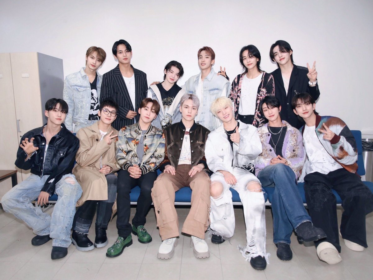 junhwuiwen's tweet photo. Thank you for the love and support showered for FML. Every achievement means the world! Your cheers keep us the happiest throughout our activities. https://t.co/p9V56neVIh