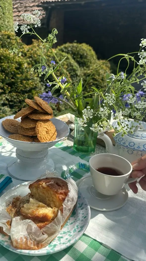 DesignersGuild's tweet photo. We hope you're having a wonderful Coronation bank holiday weekend celebrating with loved ones. 

Whether it's a picnic in the park or a long lunch, make the setting that extra bit special with layers of colour, pattern and flowers. And of course, gorgeous table linen... https://t.co/29sIGjaUCv