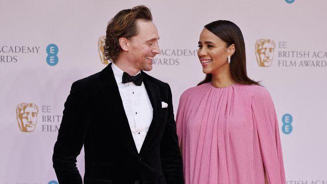 #NuevaFotoDePerfil #TomHiddleston #ZaweAshton #BeautifulCouple