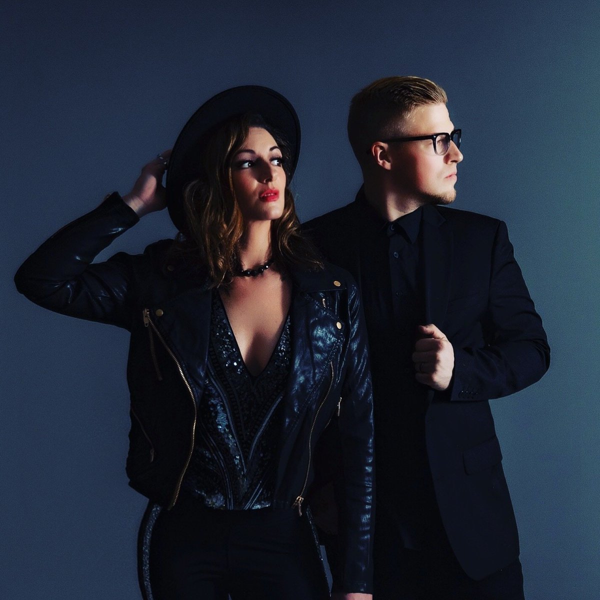 Swinging our moods around with their catchy sound to dance all night with, The Handsome Bandit guides us into a world filled with potential for one or more sweet kisses on the piano-packed Believe You Me. #band #BelieveYouMe #Chicago #Live #Pop #rock

anrfactory.com/?p=55498