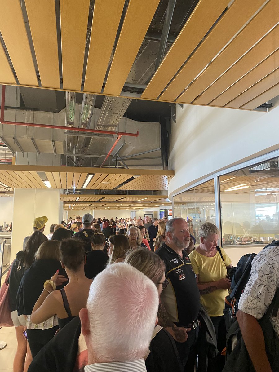 robertsdbol's tweet photo. Portugal passport queue at Faro is soooo long !!…..why can they not sort this out ?? https://t.co/icqoXoCvWi