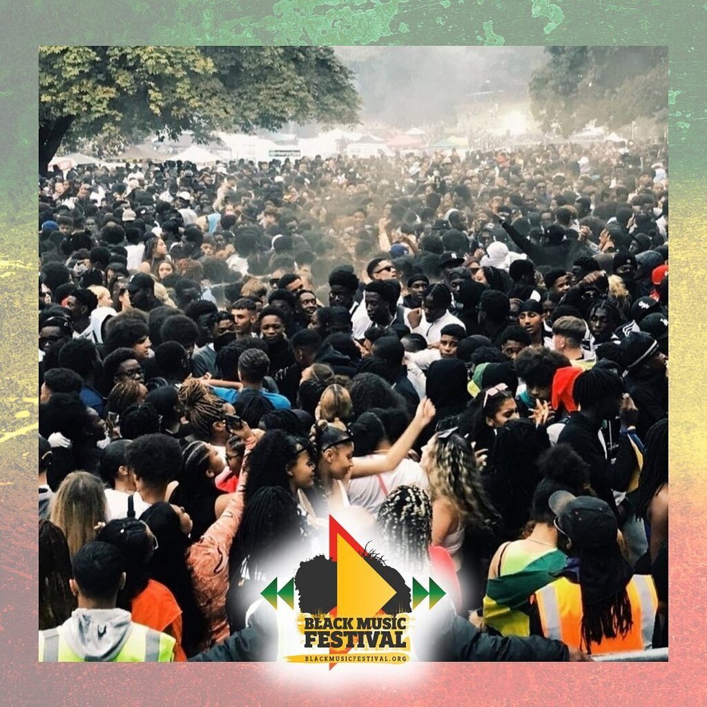 blkmusicfest's tweet photo. The crowd from our 2022 BEATZ ‘n’ VIBES festival… Energy unmatched 🔥🔥

So many more amazing events and festivals coming this summer! Turn on your notifications so you don’t miss a thing 💚

#beatznvibez #bmf #blackmusicfestival #blackfestival #carnival https://t.co/FcPs0alJNP