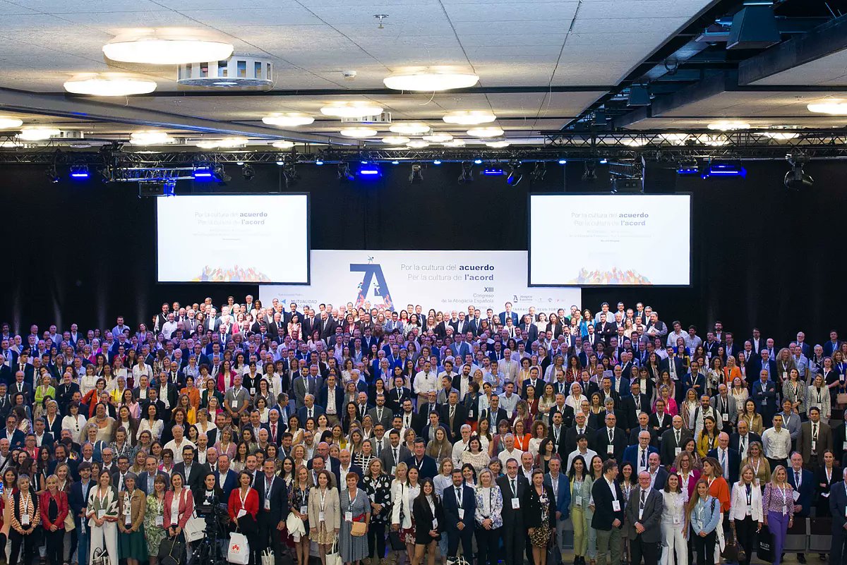 53 años. IV y XIII Congresos Abogacia Española (León 1970-Tarragona 2023). La abogacía debate, delibera y decide su futuro. La unidad y el compromiso  de una Abogacía unida nos dará la fuerza y la razón necesarias para seguir defendiendo la profesión y transformando la sociedad
