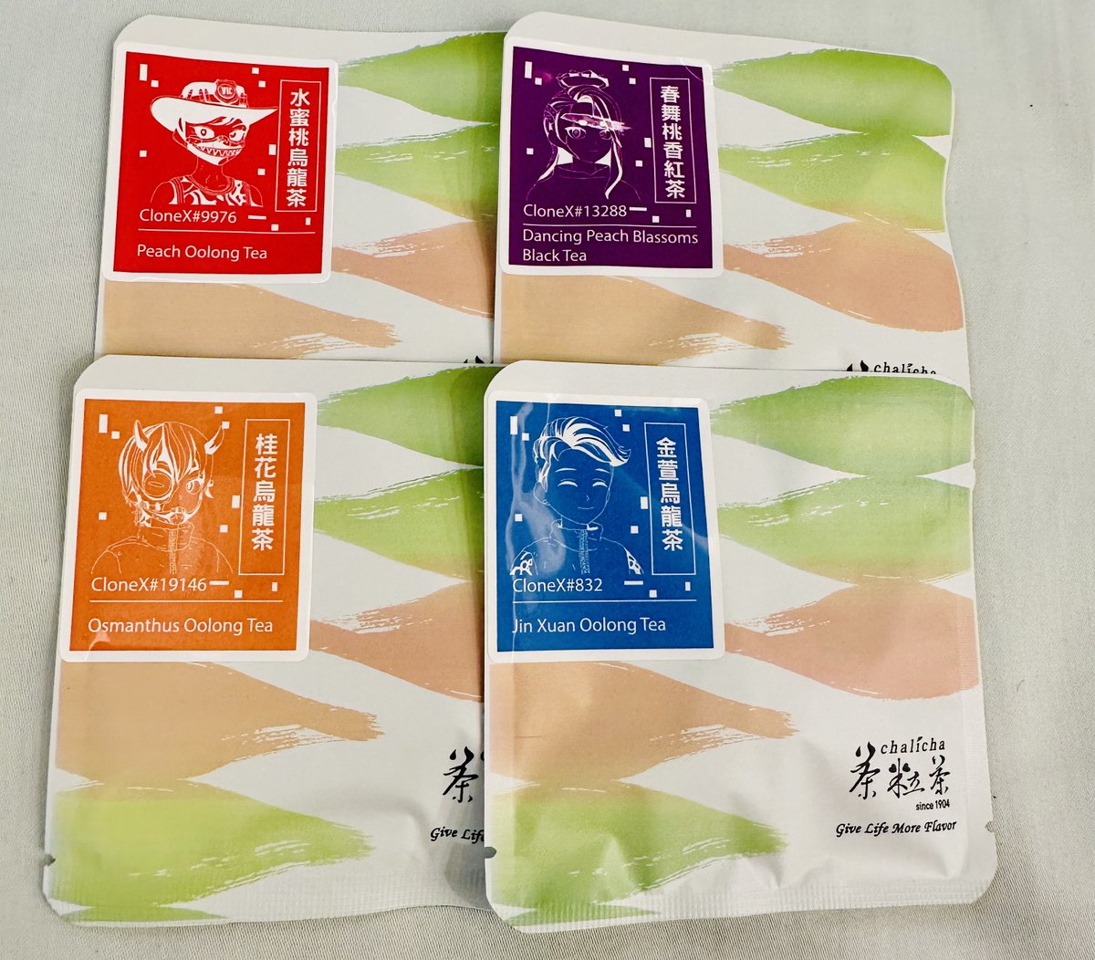 During my exhibition trip to Japan, I wanted to promote Taiwanese products, and while I was thinking about it, Vic, another CloneX holder, came to chat with me over tea. I immediately approached artist PYC for collaboration, and we quickly agreed to create a joint tea packaging.