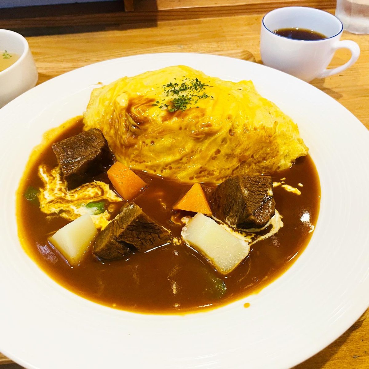 takumi20200623's tweet photo. 気になったので食べてみました
ビーフシチューオムライスセット美味かった!
#Belltree #ベルツリー #ランチ #オムライス #洋食 #オススメ #熊谷 https://t.co/fGfn3Ygy6v