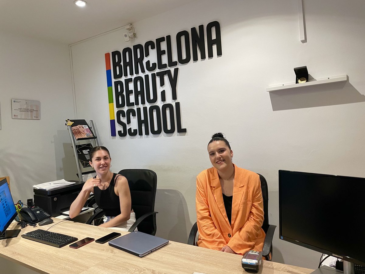 Premières rencontres avec les tuteurs et visites de leurs entreprises d’accueil pour faciliter l’intégration de nos élèves de 1 BPAGORA du lycée professionnel ⁦⁦<a href="/ThomasJeanMain/">Lycée Thomas-Jean Main</a>⁩ 🇫🇷 qui effectuent leur stage (PFMP) à Barcelone 🇪🇸 avec ⁦<a href="/ErasmusplusFR/">Agence Erasmus+ France / Education Formation</a>⁩ 🇪🇺