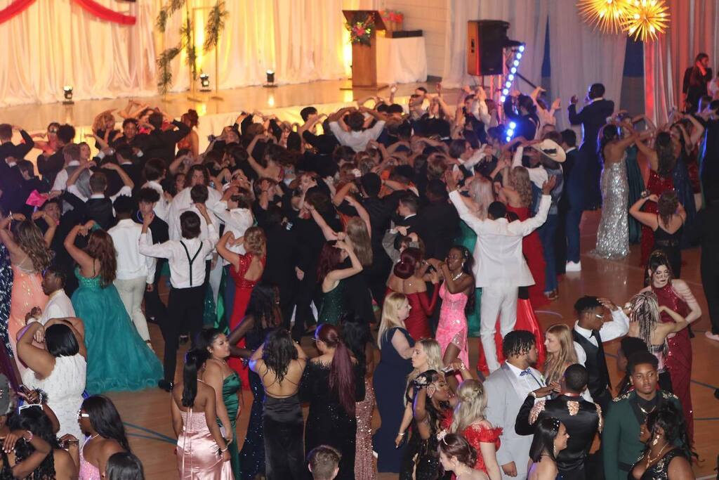 GHS Prom ‘23! instagr.am/p/Cr7X-P4Aq77/