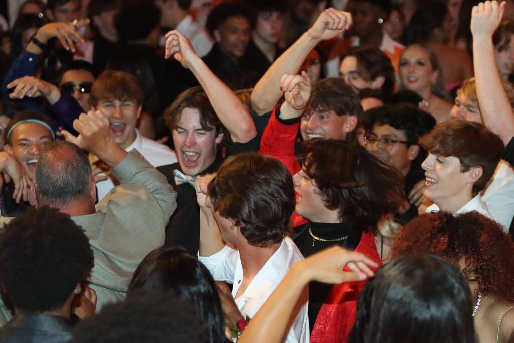 GHS Prom ‘23! instagr.am/p/Cr7Y17dA7Wn/