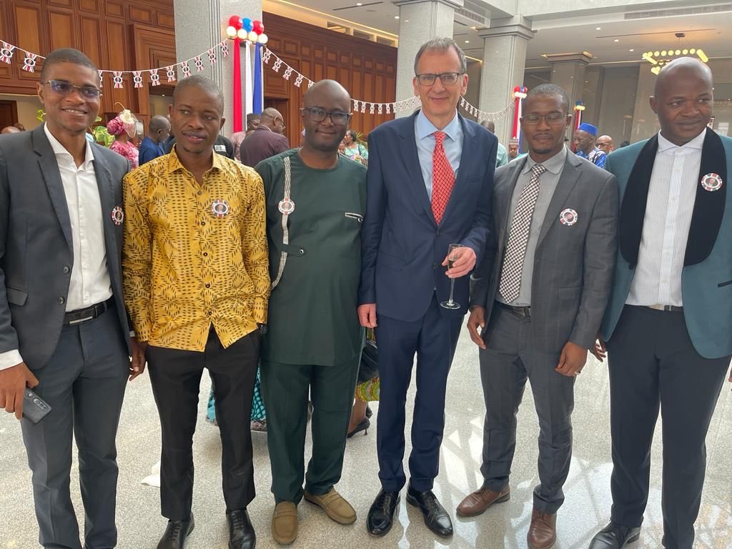 Consaid86's tweet photo. Grand merci à son excellence ⁦@HMAJohnMarshall⁩ l’ambassadeur de 🇬🇧 en 🇬🇳 pour l’invitation. https://t.co/tpJhYd5bFW