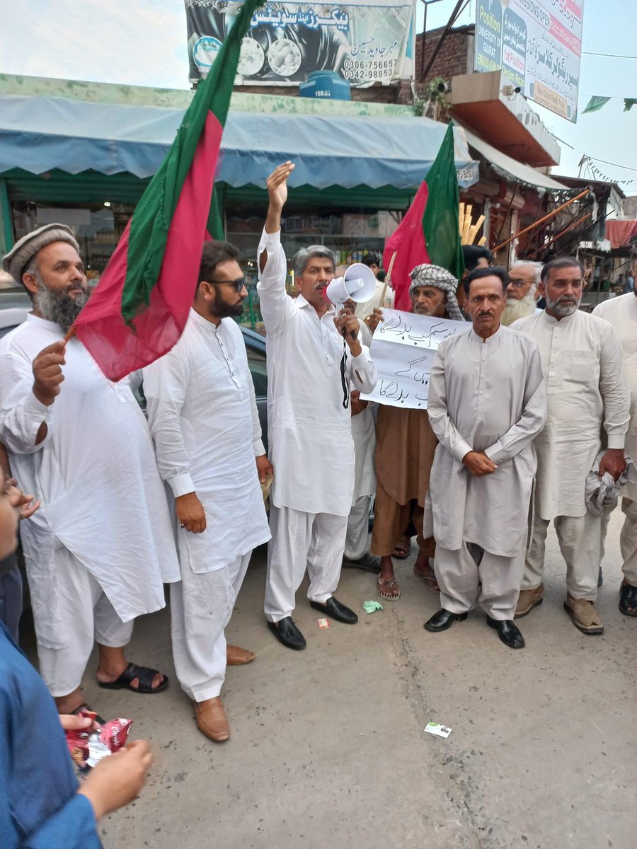 PTIMBDOfficial's tweet photo. یونین کونسل ھیلاں میں خان کی کال پر لبیک کہتے ھوئے  چیف جسٹس آف پاکستان کے ساتھ اظہار یکجہتی کے مناظر 
#PP66 
 #I_StandWithSupremeCourt https://t.co/u2ege0450t